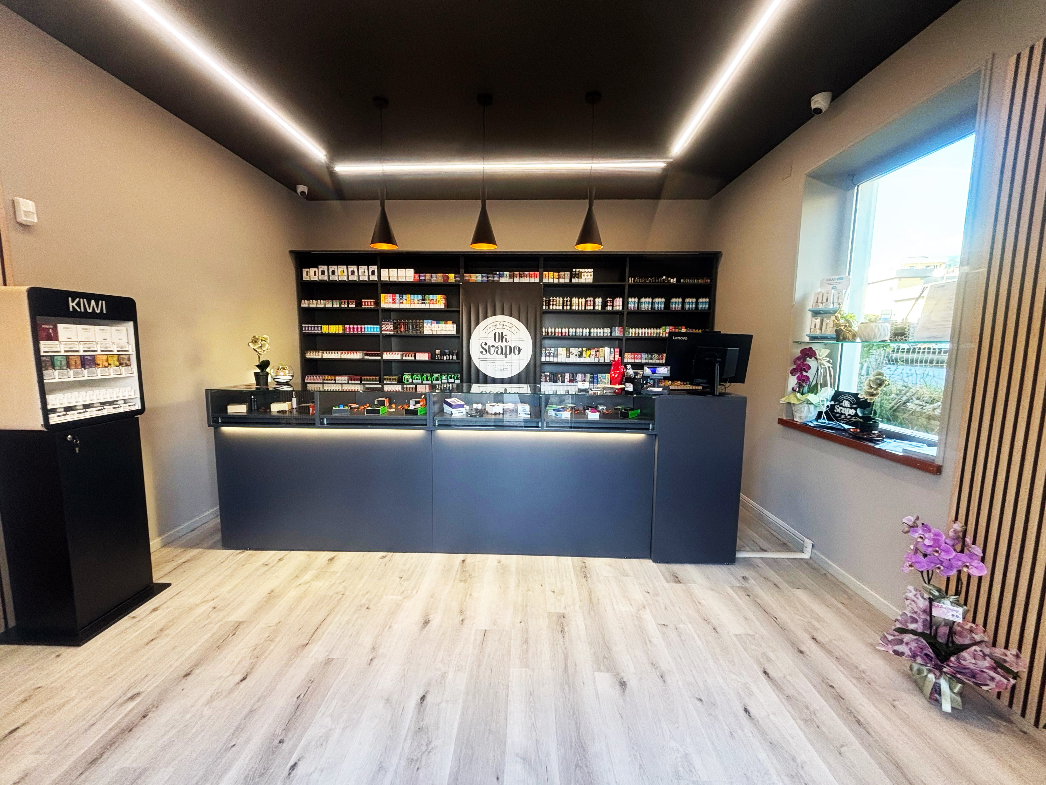 Interno negozio OKSVAPO Paola