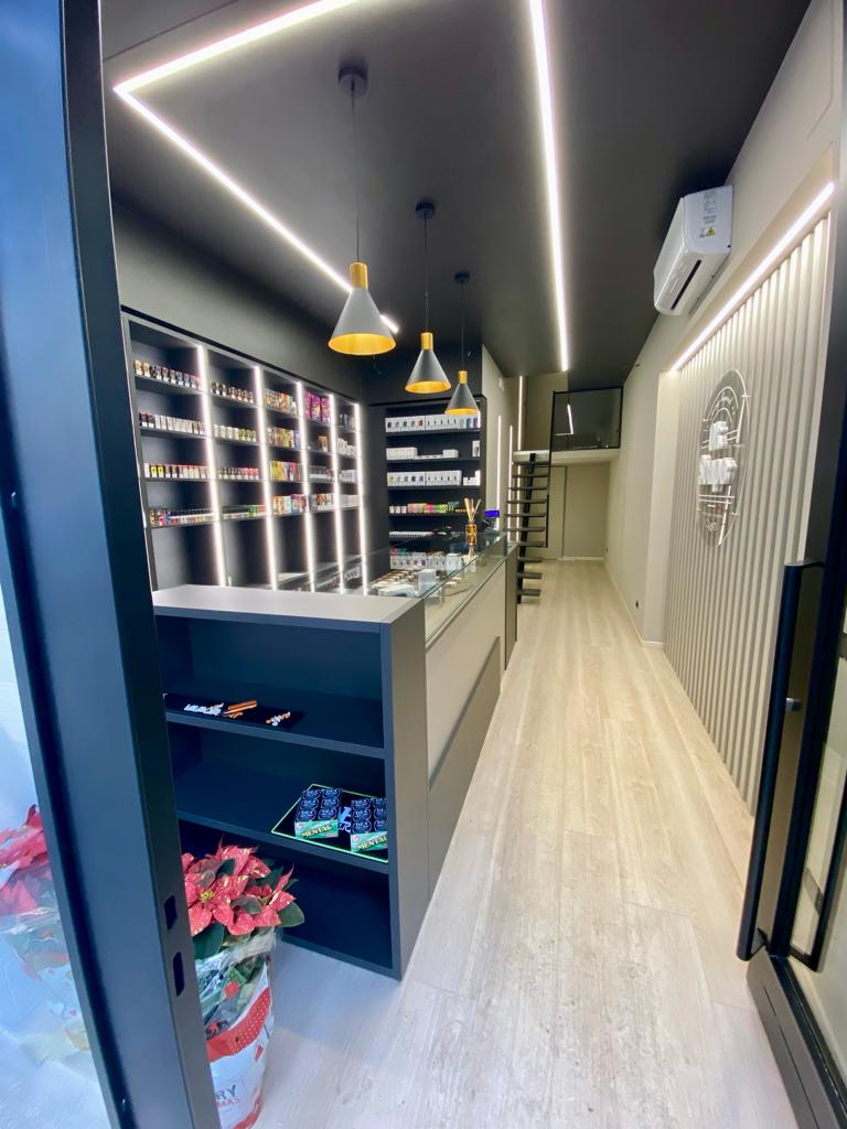 Interno negozio OKSVAPO Cosenza Centro