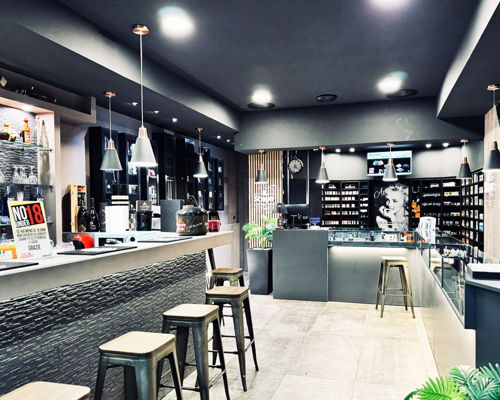 Negozio OKSVAPO formato 60 mq interno